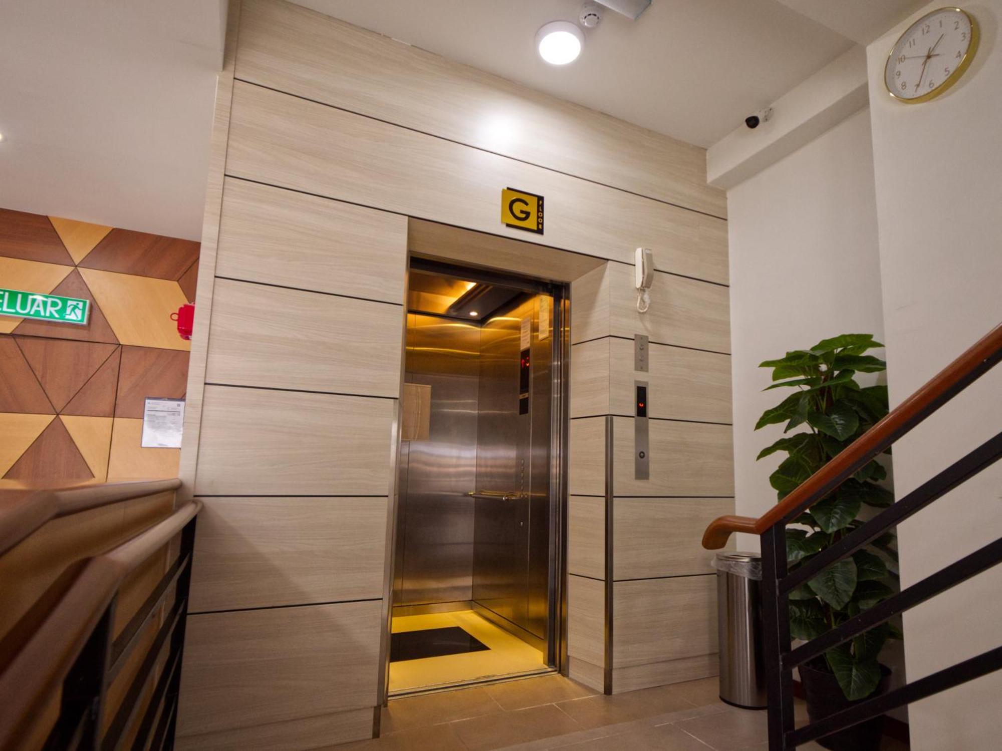 Weiss Hotels Kepong Baru Kampong Jawa Tengah Екстериор снимка